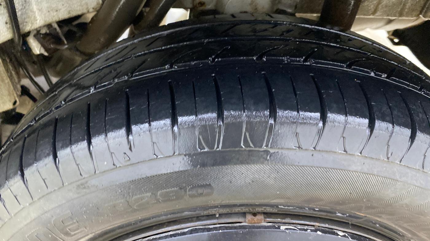 2016 Mahindra Kuv100 K4 6 STR, Petrol, Manual, 31,051 km, Left Rear Tyre Tread
