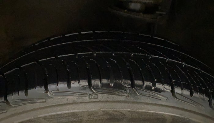 2016 Maruti Alto K10 VXI, Petrol, Manual, 29,821 km, Left Front Tyre Tread