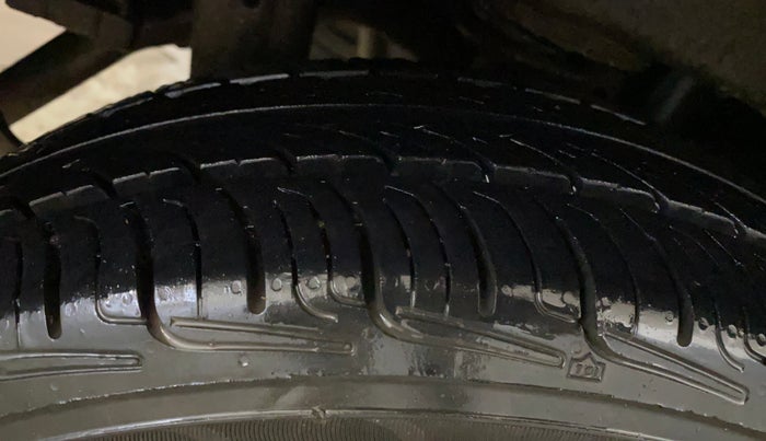 2016 Maruti Alto K10 VXI, Petrol, Manual, 29,821 km, Right Rear Tyre Tread