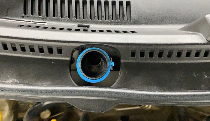 2016 Datsun Redi Go SPORT, Petrol, Manual, 79,233 km, Front windshield - Wiper bottle cap missing