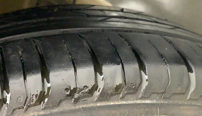 2018 Maruti Baleno ZETA PETROL 1.2, Petrol, Manual, 49,010 km, Left Front Tyre Tread