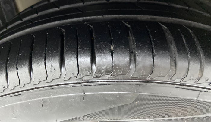 2012 Hyundai Verna FLUIDIC 1.6 EX VTVT, Petrol, Manual, 96,205 km, Left Rear Tyre Tread