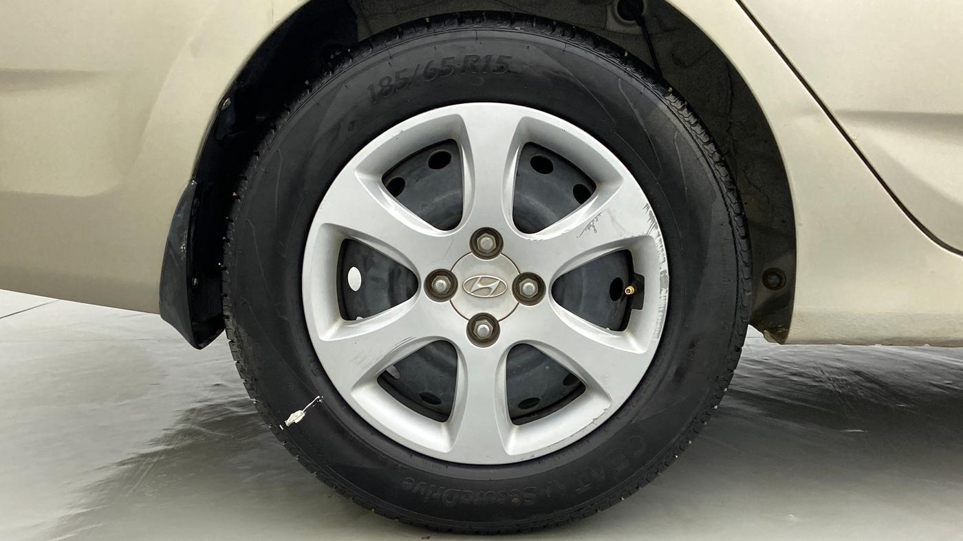 2012 Hyundai Verna FLUIDIC 1.6 EX VTVT, Petrol, Manual, 96,205 km, Right Rear Wheel