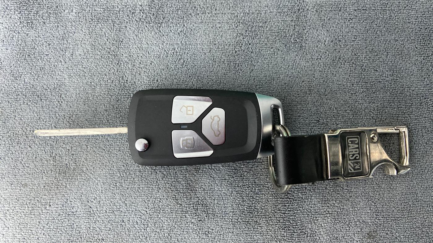 2012 Hyundai Verna FLUIDIC 1.6 EX VTVT, Petrol, Manual, 96,205 km, Key Close Up