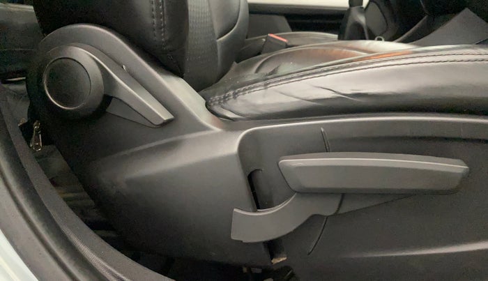 2023 Tata PUNCH ACCOMPLISHED DAZZLE CAMO MT, Petrol, Manual, 40,387 km, Driver Side Adjustment Panel