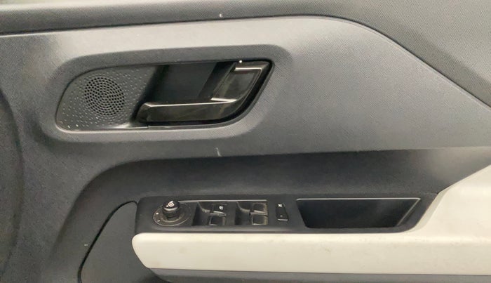 2023 Tata PUNCH ACCOMPLISHED DAZZLE CAMO MT, Petrol, Manual, 40,387 km, Driver Side Door Panels Control