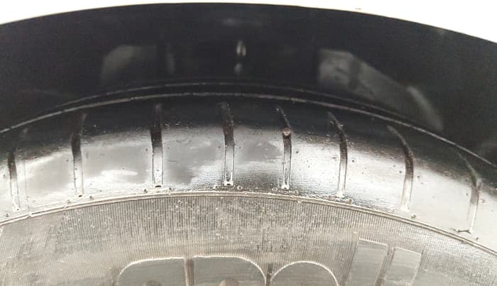 2015 Ford Figo Aspire TITANIUM 1.5 PETROL AT, Petrol, Automatic, 1,17,446 km, Right Front Tyre Tread