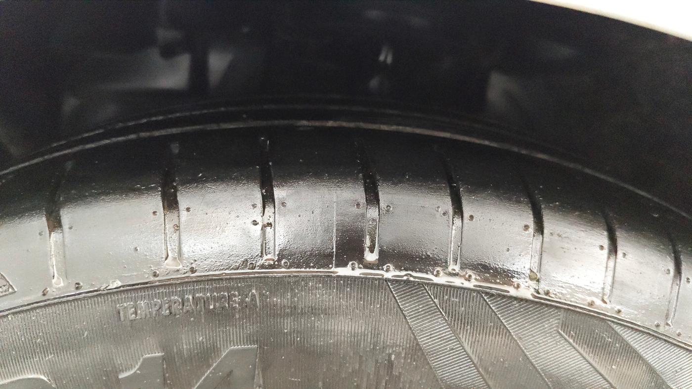 2015 Ford Figo Aspire TITANIUM 1.5 PETROL AT, Petrol, Automatic, 1,17,446 km, Left Front Tyre Tread