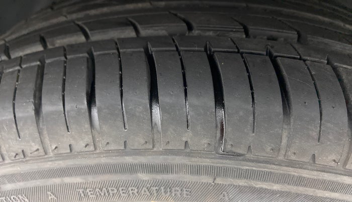 2015 Mercedes Benz B Class B200 CDI SPORT, Diesel, Automatic, 82,401 km, Left Front Tyre Tread