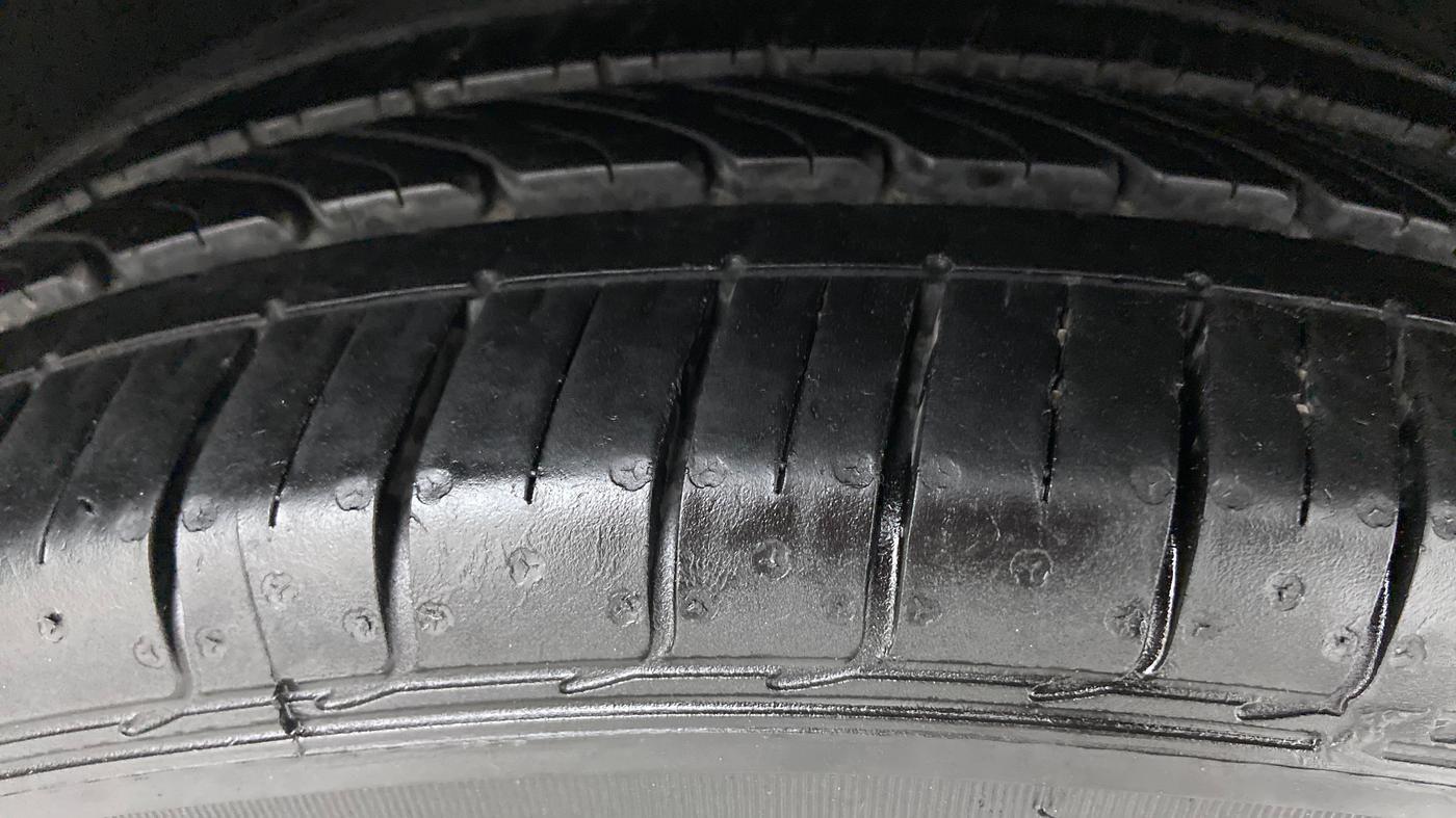 2015 Mercedes Benz B Class B200 CDI SPORT, Diesel, Automatic, 82,401 km, Left Rear Tyre Tread