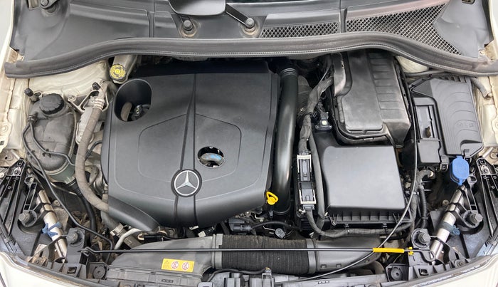 2015 Mercedes Benz B Class B200 CDI SPORT, Diesel, Automatic, 82,401 km, Engine Bonet View