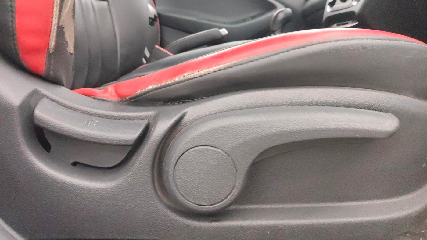 2018 Hyundai i20 Active 1.2 S, Petrol, Manual, 52,039 km, Driver Side Adjustment Panel