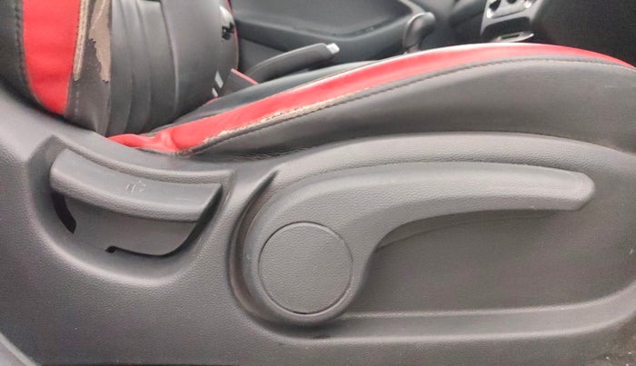 2018 Hyundai i20 Active 1.2 S, Petrol, Manual, 52,039 km, Driver Side Adjustment Panel