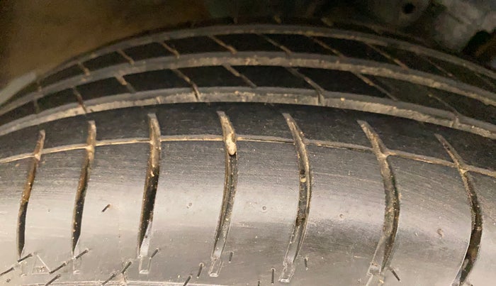 2018 Renault Kwid RXT 1.0 AMT (O), Petrol, Automatic, 72,296 km, Right Front Tyre Tread