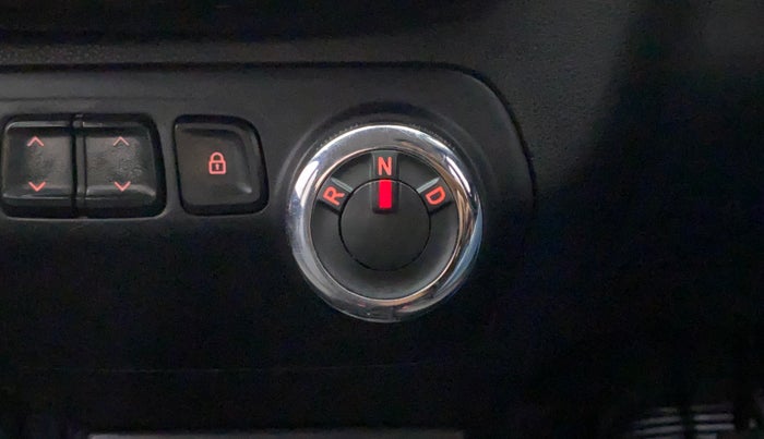 2018 Renault Kwid RXT 1.0 AMT (O), Petrol, Automatic, 72,296 km, Gear Lever
