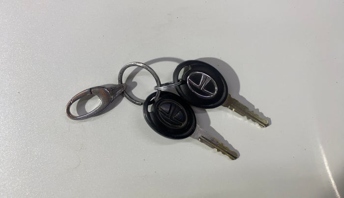 2017 Tata TIGOR XM PETROL, Petrol, Manual, 82,161 km, Key Close Up