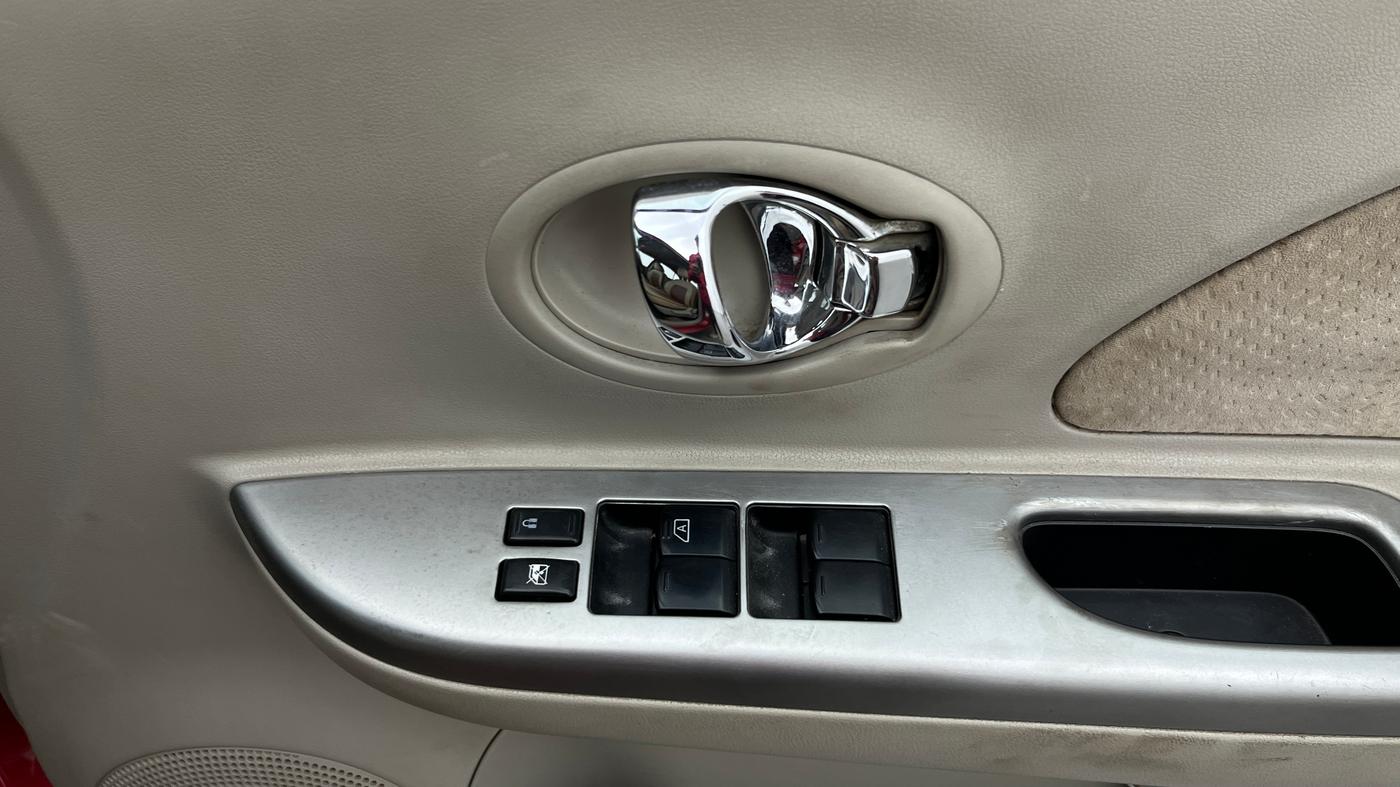 2013 Nissan Micra XV CVT, Petrol, Automatic, 68,014 km, Driver Side Door Panels Control