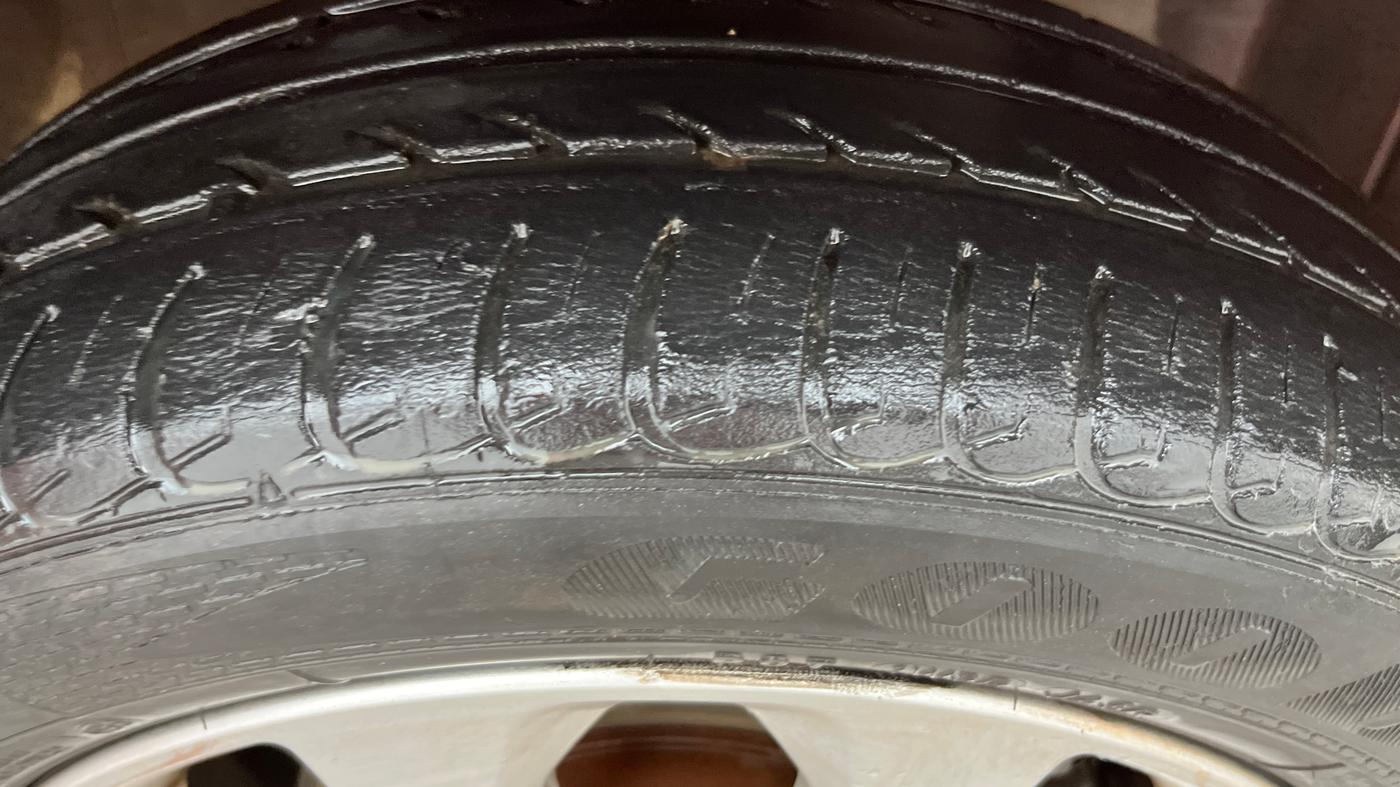 2013 Nissan Micra XV CVT, Petrol, Automatic, 68,014 km, Right Front Tyre Tread