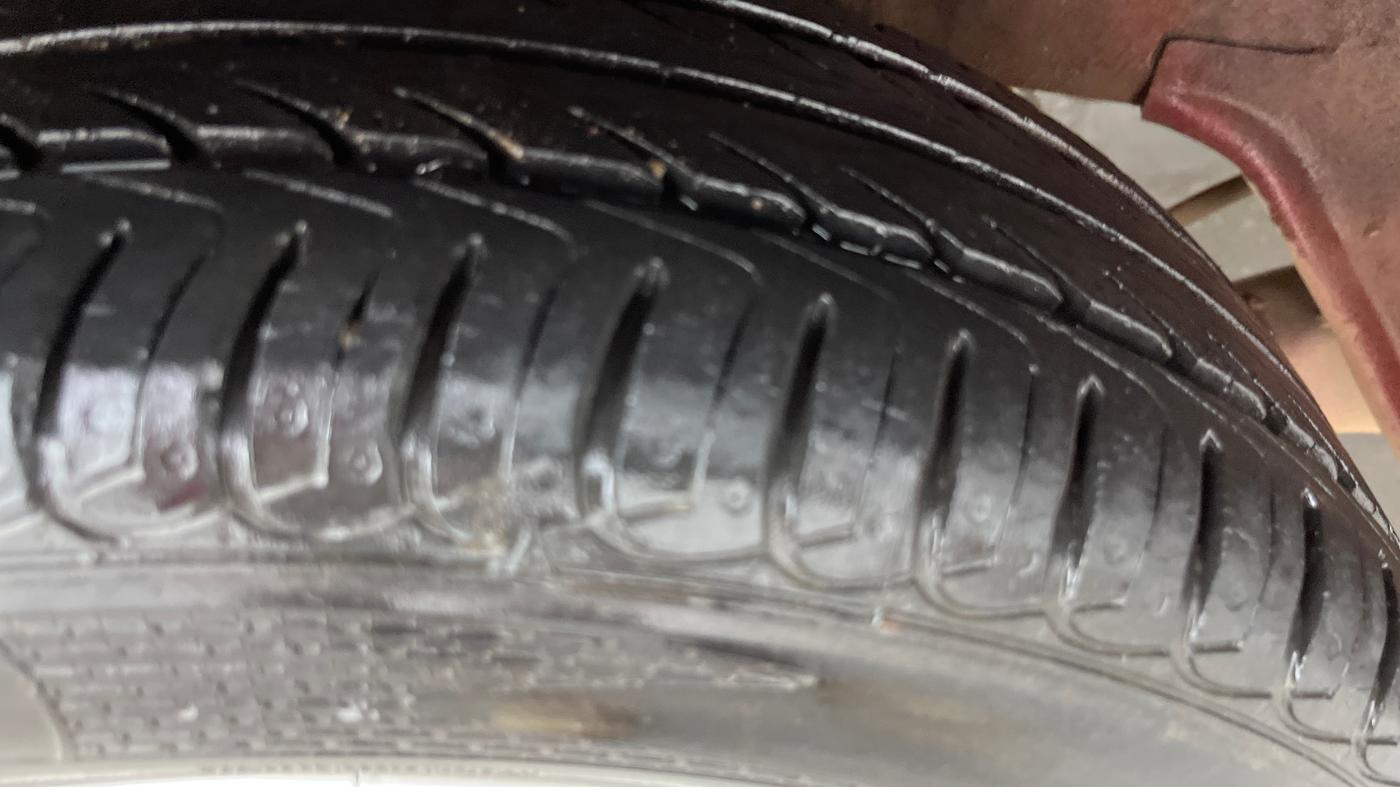 2013 Nissan Micra XV CVT, Petrol, Automatic, 68,014 km, Right Rear Tyre Tread