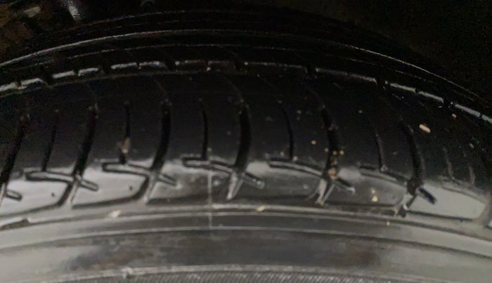 2021 Volkswagen Polo HIGHLINE PLUS 1.0L TSI, Petrol, Manual, 21,741 km, Right Front Tyre Tread