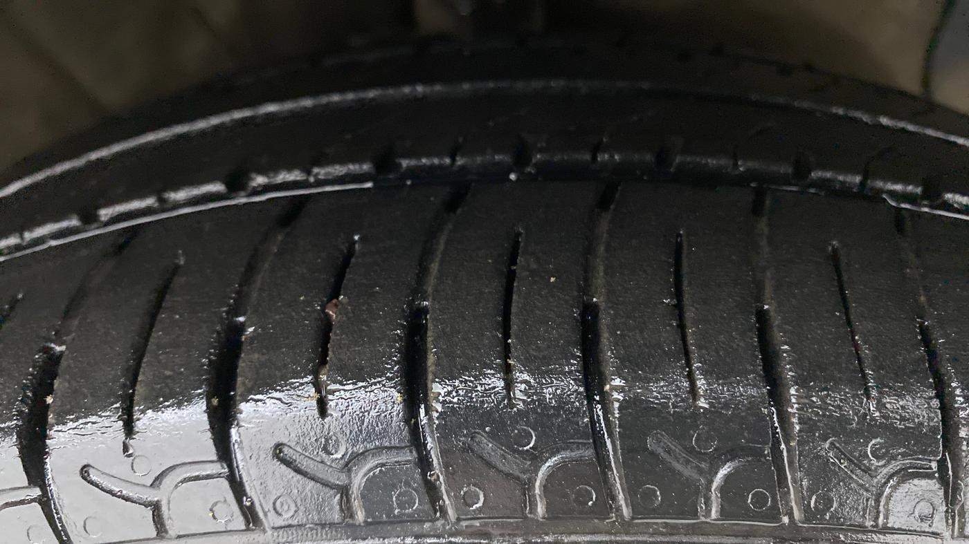 2020 Hyundai NEW SANTRO 1.1 SPORTZ MT CNG, CNG, Manual, 47,887 km, Right Front Tyre Tread