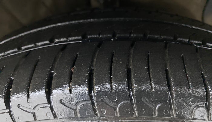 2020 Hyundai NEW SANTRO 1.1 SPORTZ MT CNG, CNG, Manual, 47,887 km, Right Front Tyre Tread