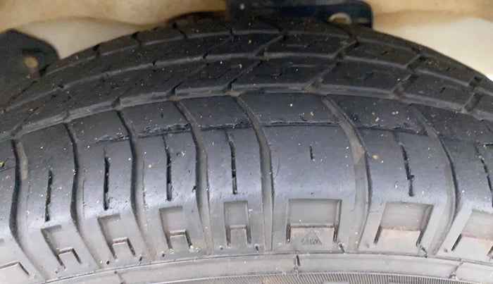 2020 Maruti Eeco 5 STR WITH AC PLUSHTR, Petrol, Manual, Right Front Tyre Tread
