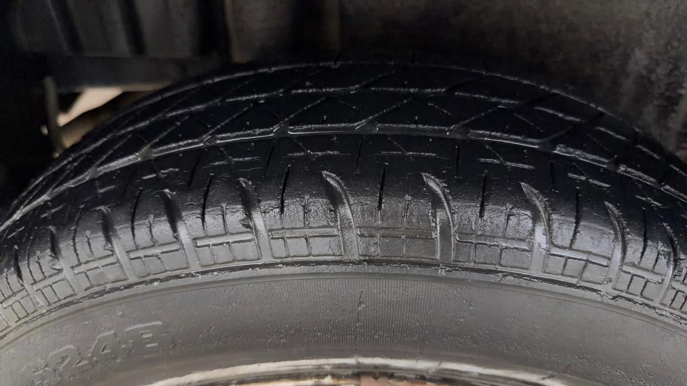 2015 Maruti Swift LXI (O), Petrol, Manual, 59,953 km, Right Rear Tyre Tread