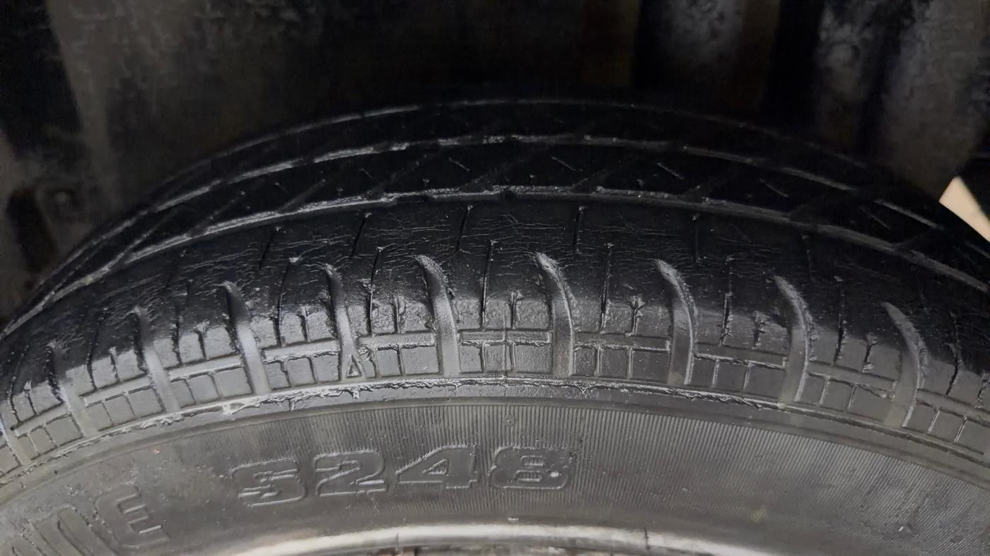 2015 Maruti Swift LXI (O), Petrol, Manual, 59,953 km, Left Rear Tyre Tread