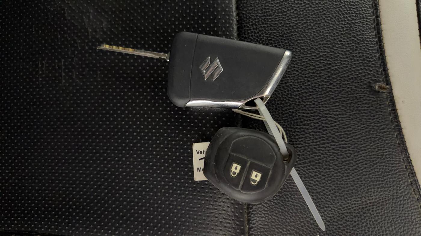 2015 Maruti Swift LXI (O), Petrol, Manual, 59,953 km, Key Close Up
