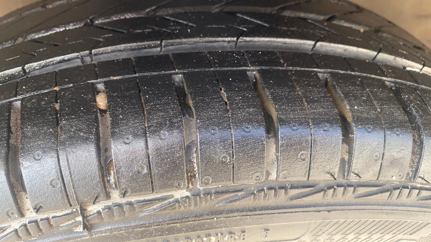 2014 Maruti Celerio VXI AMT, Petrol, Automatic, 25,217 km, Left Front Tyre Tread