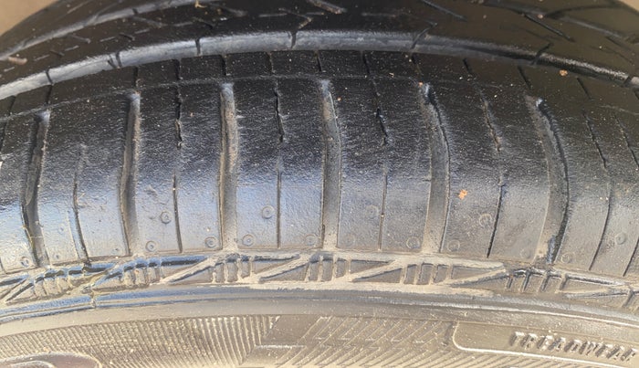 2014 Maruti Celerio VXI AMT, Petrol, Automatic, 25,217 km, Right Front Tyre Tread