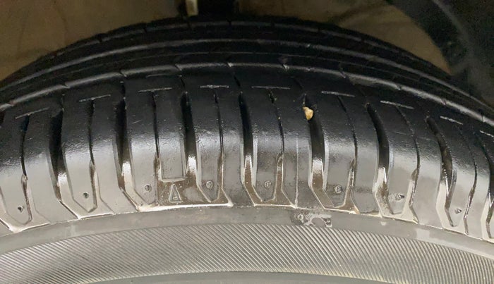 2018 Maruti Swift VXI, Petrol, Manual, 56,291 km, Right Front Tyre Tread