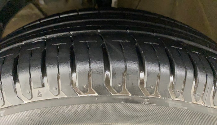 2018 Maruti Swift VXI, Petrol, Manual, 56,291 km, Left Front Tyre Tread