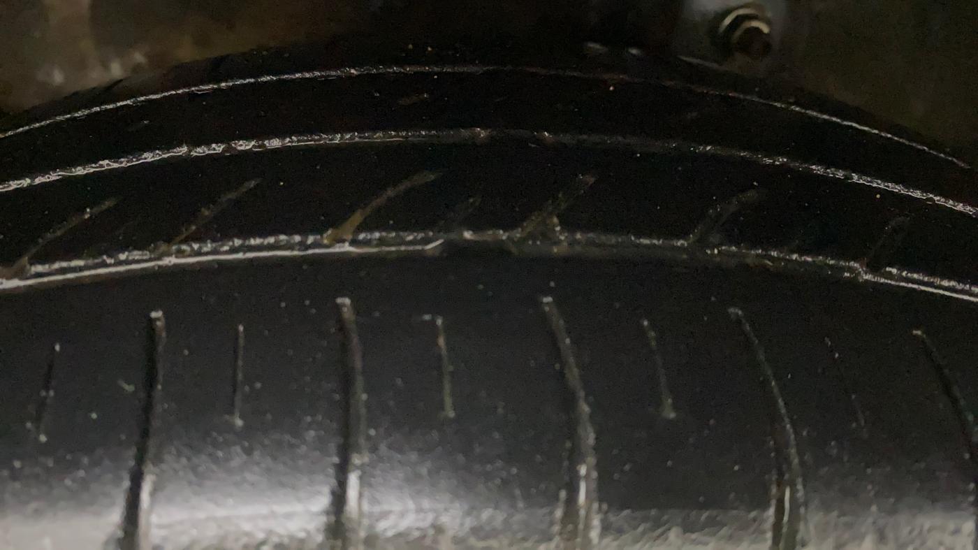 2012 Maruti A Star VXI (ABS) AT, Petrol, Automatic, 1,38,779 km, Left Front Tyre Tread