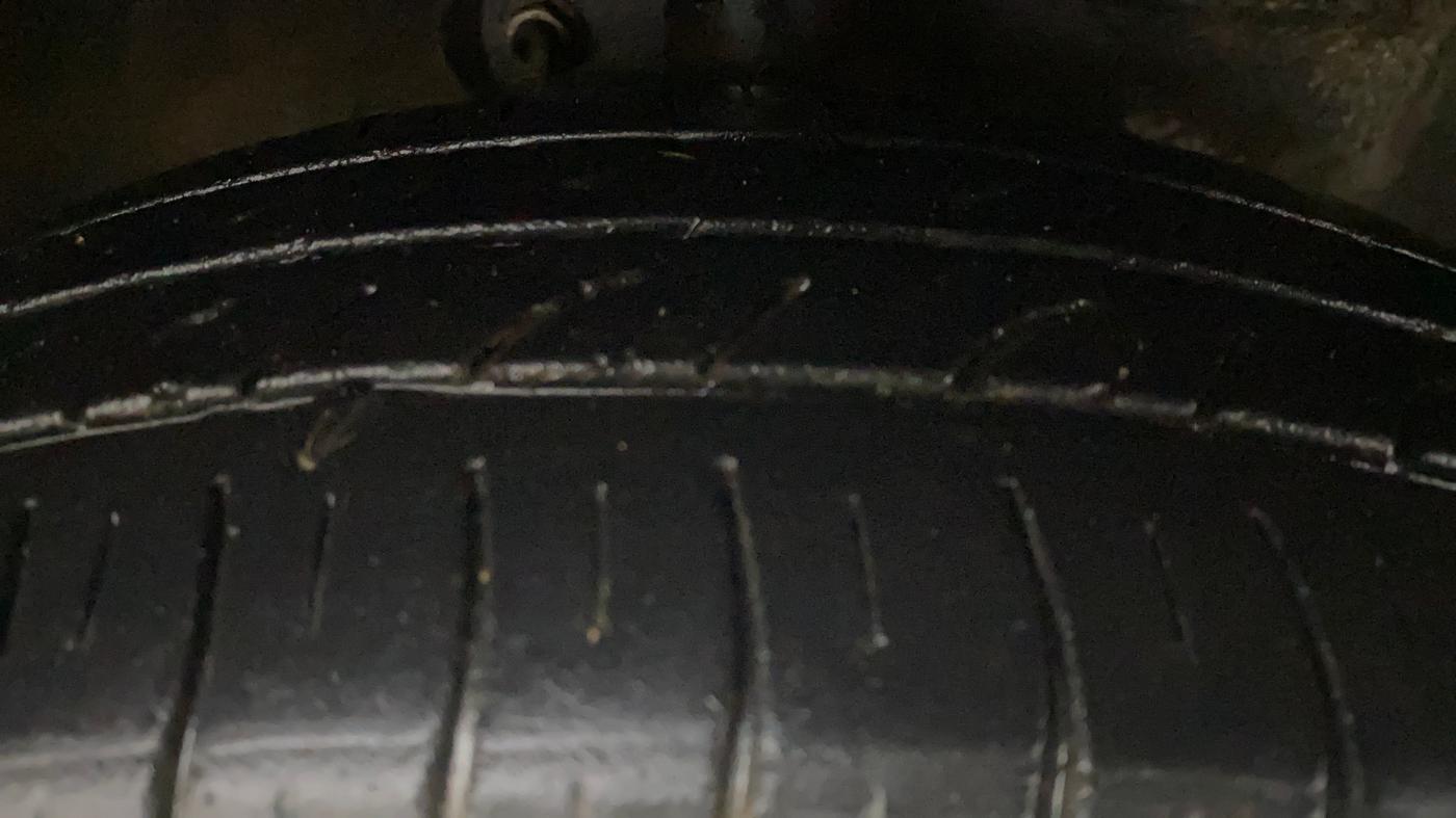 2012 Maruti A Star VXI (ABS) AT, Petrol, Automatic, 1,38,779 km, Right Front Tyre Tread
