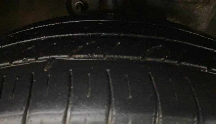 2012 Maruti A Star VXI (ABS) AT, Petrol, Automatic, 1,38,779 km, Right Front Tyre Tread