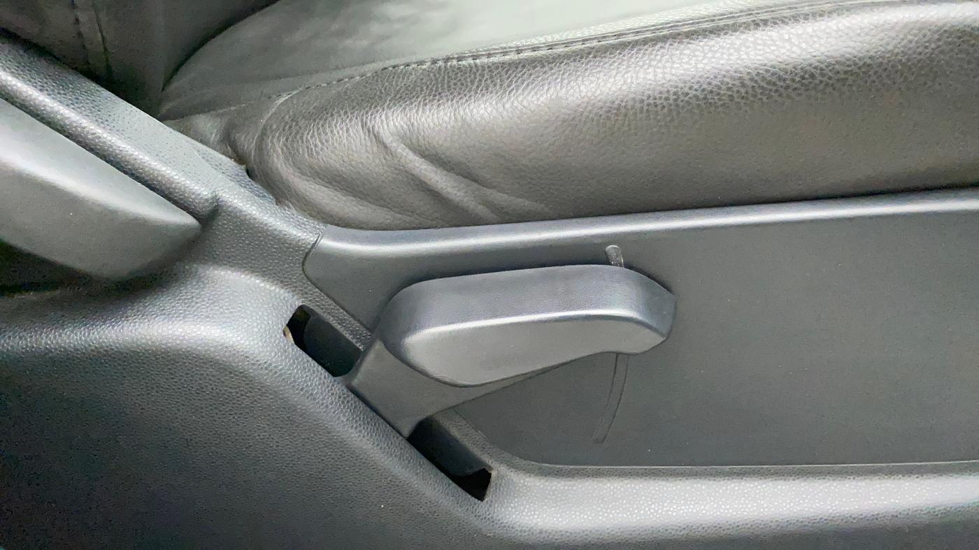 2018 Ford Ecosport TITANIUM 1.5L DIESEL, Diesel, Manual, 1,05,617 km, Driver Side Adjustment Panel