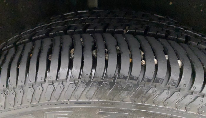2018 Ford Ecosport TITANIUM 1.5L DIESEL, Diesel, Manual, 1,05,617 km, Right Rear Tyre Tread