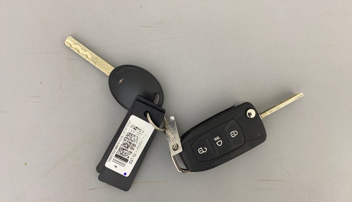 2022 Tata NEXON XM SUNROOF PETROL, Petrol, Manual, 20,133 km, Key Close Up