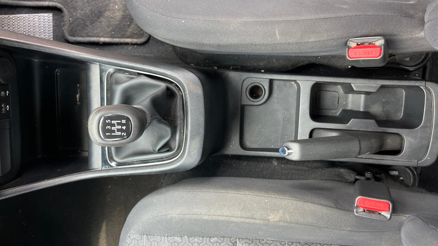 2022 Tata PUNCH ADVENTURE MT, Petrol, Manual, 17,385 km, Gear Lever