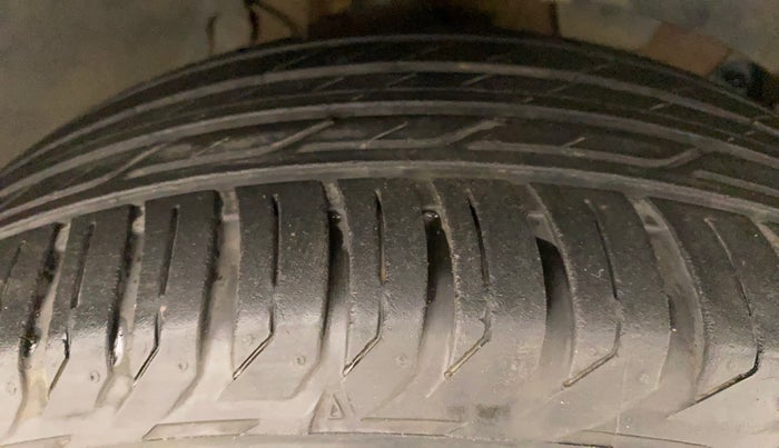 2015 Renault Duster 85 PS RXL PLUS DIESEL, Diesel, Manual, 68,940 km, Right Front Tyre Tread