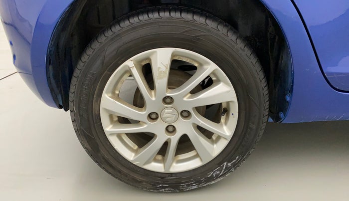 2012 Maruti Swift ZXI, Petrol, Manual, 25,077 km, Right Rear Wheel