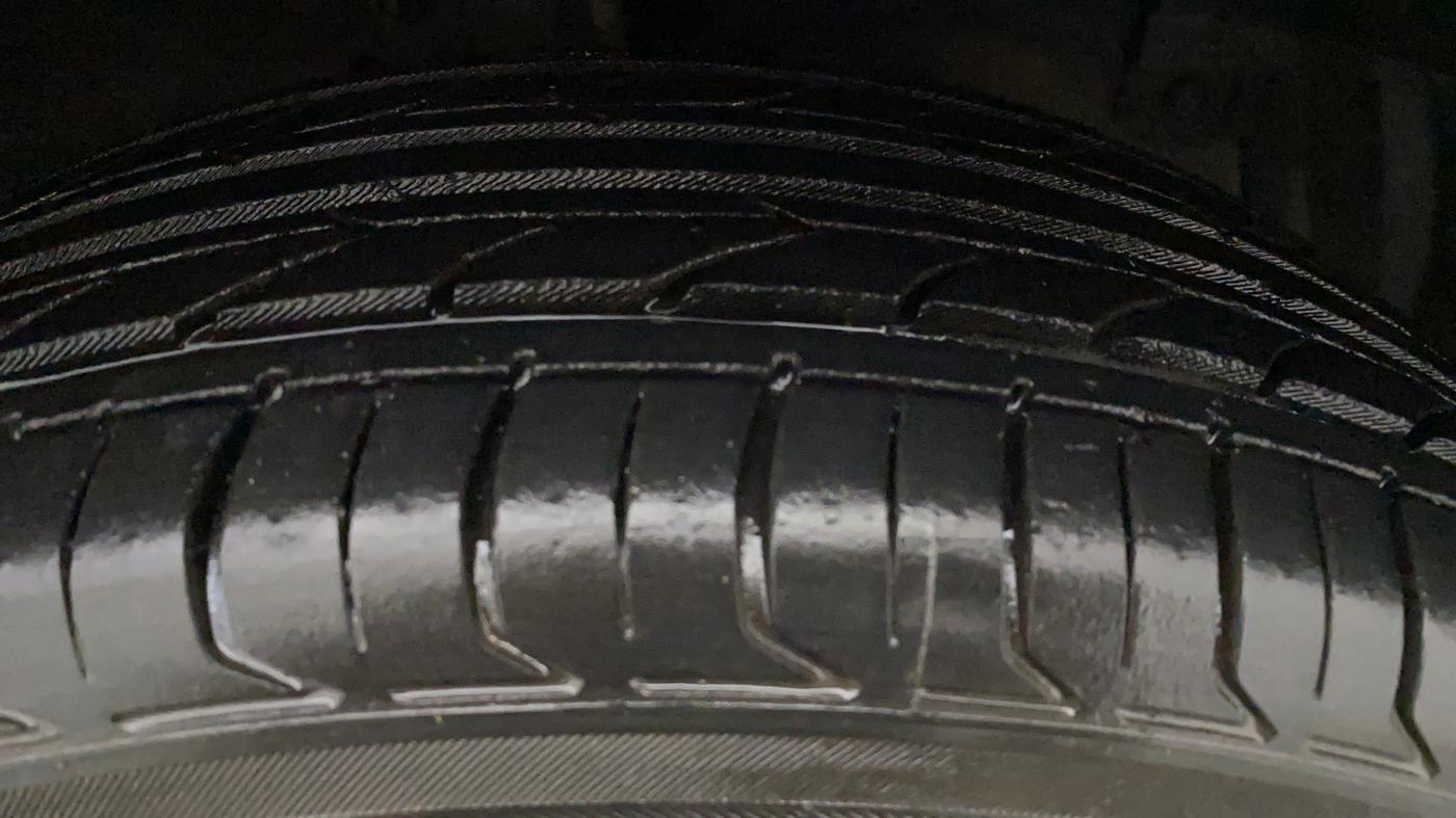2012 Maruti Swift ZXI, Petrol, Manual, 25,077 km, Right Front Tyre Tread