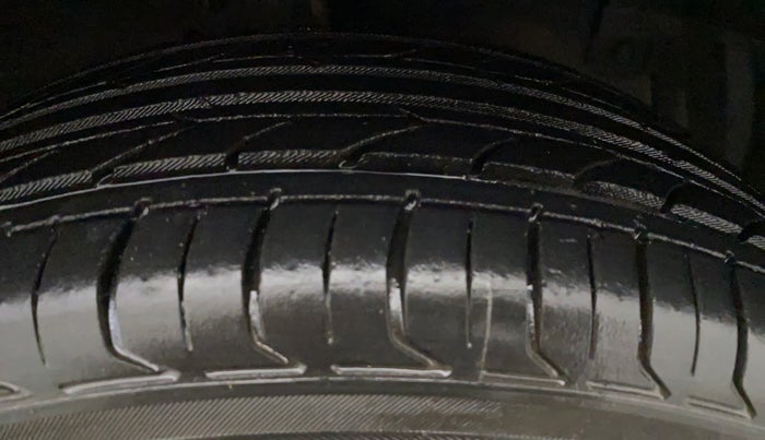 2012 Maruti Swift ZXI, Petrol, Manual, 25,077 km, Right Front Tyre Tread