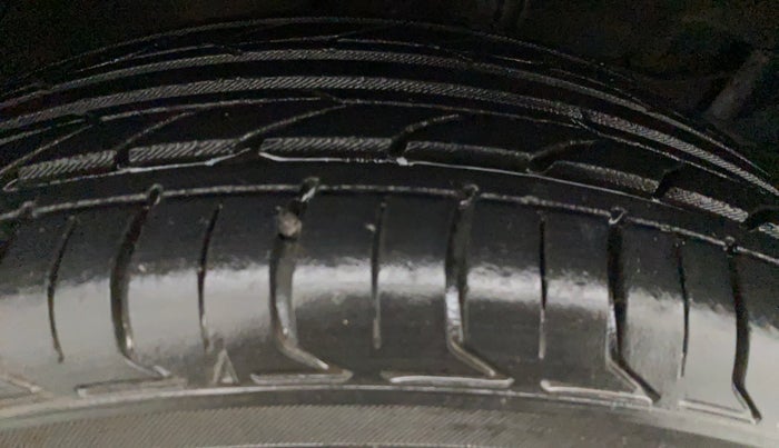 2012 Maruti Swift ZXI, Petrol, Manual, 25,077 km, Right Rear Tyre Tread