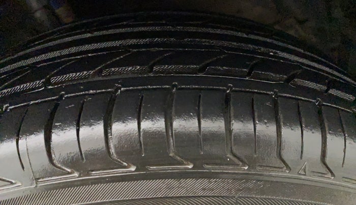 2012 Maruti Swift ZXI, Petrol, Manual, 25,077 km, Left Front Tyre Tread