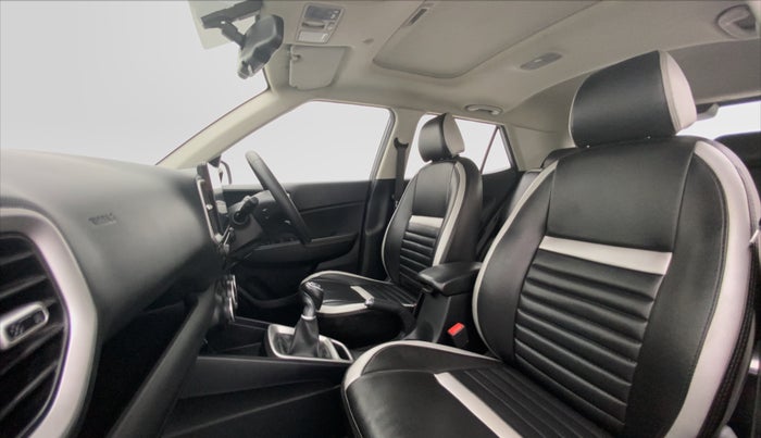 2019 Hyundai VENUE SX(O) CRDi, Diesel, Manual, 52,800 km, Right Side Front Door Cabin