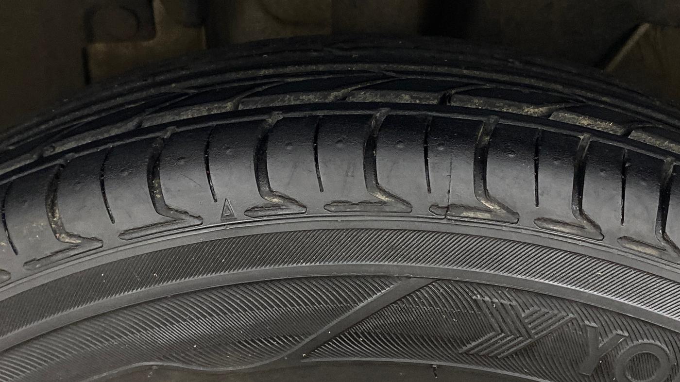 2018 Renault Kwid RXL, Petrol, Manual, 48,071 km, Left Front Tyre Tread