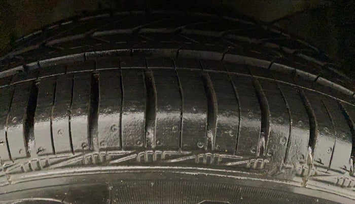 2017 Honda Amaze 1.2L I-VTEC VX AT, Petrol, Automatic, 46,263 km, Right Front Tyre Tread